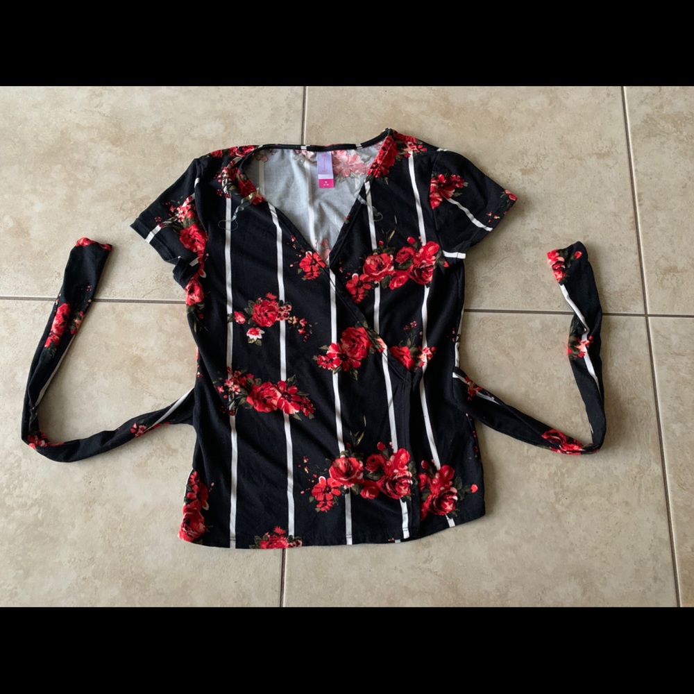 black top red flower design with tie waist wrap.